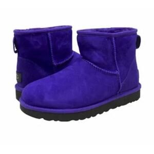 UGG Classic Short II Boots 1016222 Purple Womens Size 8 (READ)